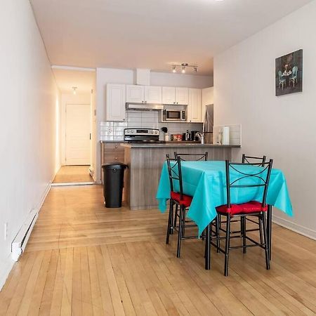 Lovely Rental Unit With Balcony~ Autoroute 40 Монреал Екстериор снимка