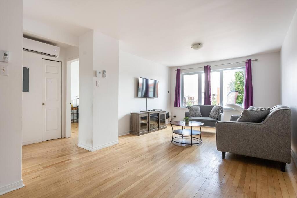 Lovely Rental Unit With Balcony~ Autoroute 40 Монреал Екстериор снимка