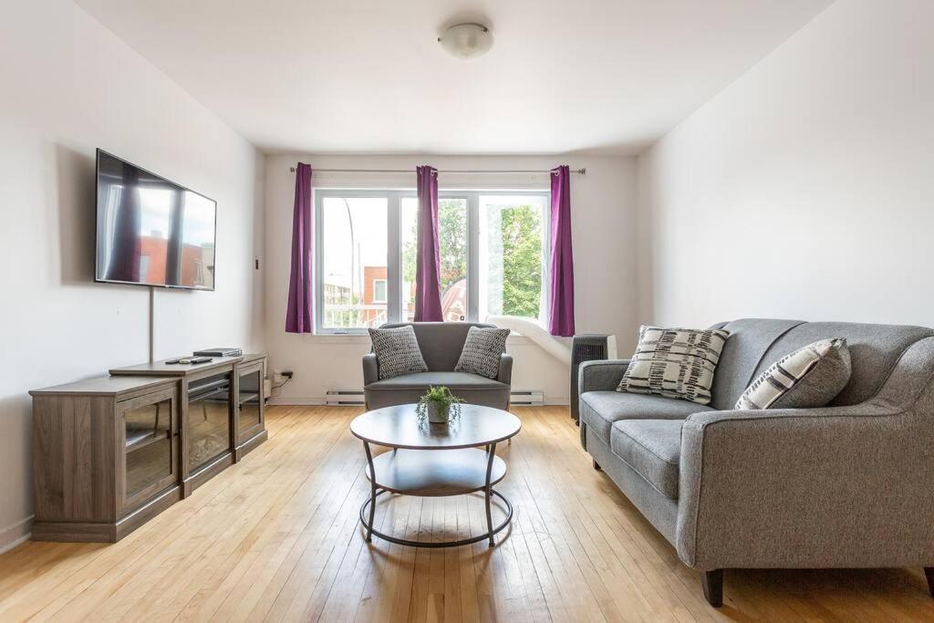 Lovely Rental Unit With Balcony~ Autoroute 40 Монреал Екстериор снимка